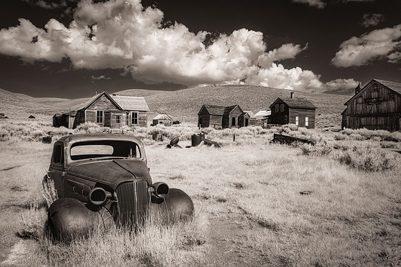 Bodie Old Car Infrared 1072